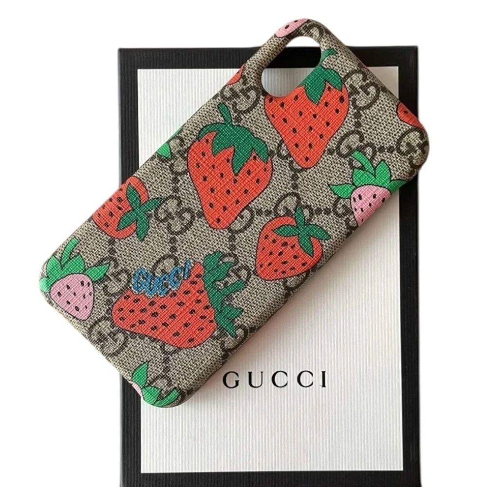 Gucci Limited Edition Strawberry GG Supreme Monogram iPhone X/XS Case NWT $400